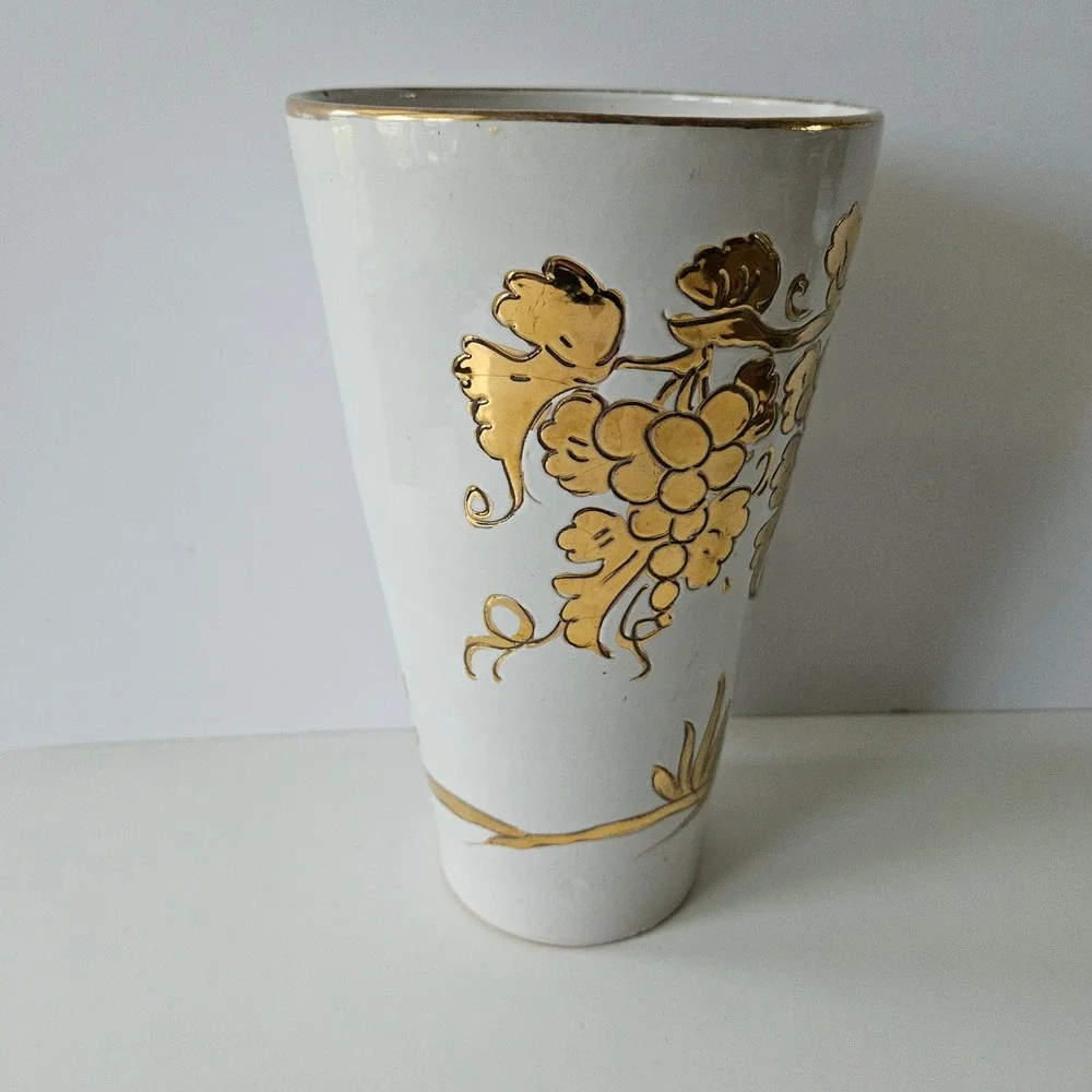 Handmade in Italy Vase Grapevine Motif White‎ with Gold-colored Accents